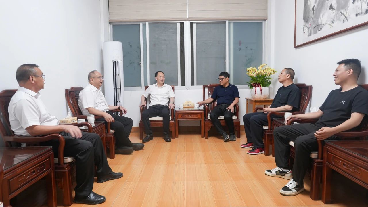 华安县委书记会见华体会手机平台代表